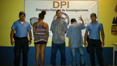 Los detenidos al momento de ser arrestados.