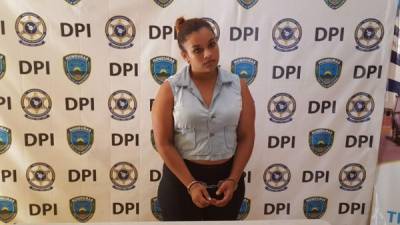 La detenida cuando fue presentada por la Dirección Policial de Investigación (DPI).