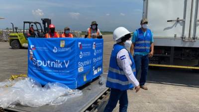 Las seis mil dosis de Sputnik llegaron el pasado viernes al aeropuerto Ramón Villeda Morales de San Pedro Sula.