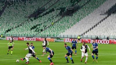 La liga italiana publicó el calendario completo del final de la temporada, con doce jornadas enteras por disputarse.