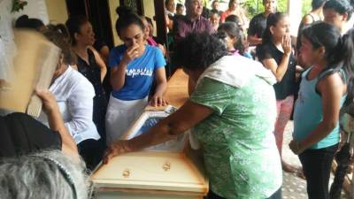 El entierro lo realizaron en el cementerio de la aldea El Llano de ese mismo sector.