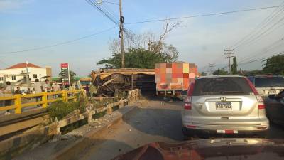 Fotografía del accidente ocurrido este jueves en el bulevar que conduce de La Lima hacia San Pedro Sula.