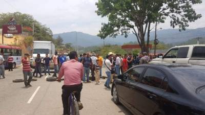 Momento de la protesta en el municipio de Campamento, Olancho, zona oriental de Honduras.