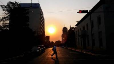 Los hondureños esperan poder hoy contemplar el eclipse solar, que se verá de manera parcial en el país.