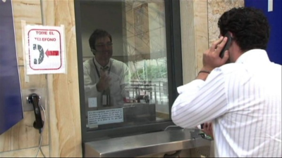 Siempre es recomendable llevar la documentación para evitar dudas si el/la Cónsul la pide. Foto cortesía de YouTube.