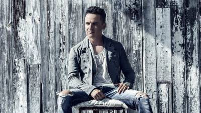 “Ya no me faltas' es el segundo sencillo de su nuevo álbum 'Conexión'.