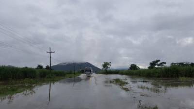 La carretera entre La Sabana (San Manuel) y El Milagro (Villanueva) resultó afectada por la crecida de una quebrada.