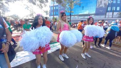 Los miembros LGTBI+ desfilaron junto al Frente Nacional de Resistencia Popular (FNRP) en el bulevar Morazán, de Tegucigalpa.