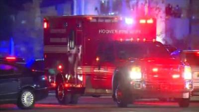 La policía mantiene el centro comercial en Hoover hasta nuevo aviso.