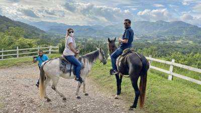 Recorridos a caballo en la hacienda San Lucas llevan a los turistas a las comunidades maya-chortí.