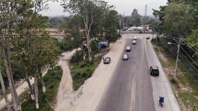 La salida de Los Cármenes al bulevar del Norte es un problema. Fotos: Yoseph Amaya.