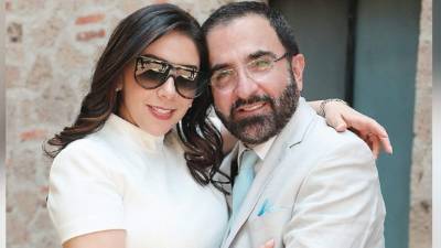 Karina Ortegón y Vicente Fernández Jr. iniciaron su romance en Guadalajara, Jalisco, hace cinco años; a los dos de relación contrajeron matrimonio, en agosto de 2017.