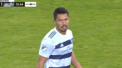 Con su pie menos habitual: Hondureño Roger Espinoza anota en la MLS