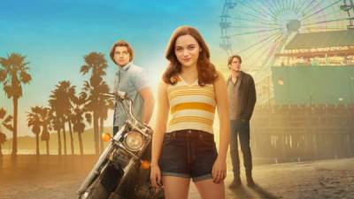 Joel Courtney, Joey King y Jacob Elordi protagonizan 'El Stand de los Besos 2'. Foto: Netflix