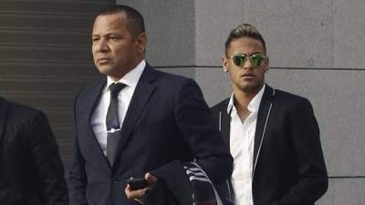 Neymar padre realizó una conferencia de prensa en Brasil para hablar del futuro de su hijo.