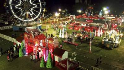 Las familias sampedranas pueden disfrutar de las atractivos con los que cuentan la Villa Navideña de Coca-Cola.