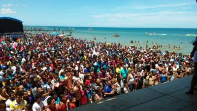 Este año, las playas de Trujillo fueron insuficientes para albergar a la gran cantidad de visitantes.