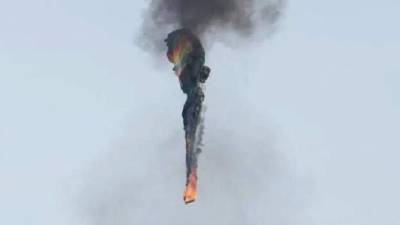 Al parecer la aeronave se incendió, como sugiere la imagen que circula en los medios en relación con el incidente.