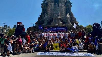 En España varias organizaciones se han manifestado de forma pacífica exigiendo papeles para los extranjeros.