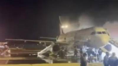 Un avión de Air Busan fue evacuado tras incendiarse en la pista.