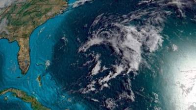 Ana se convertirá este viernes en un ciclón muy cerca de las Bermudas, según el Centro Nacional de Huracanes./