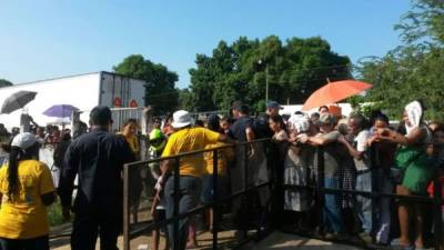 Muchas personas se han hecho presente a la brigada médica organizada por la Policía Preventiva y varios patronatos del sector de la Rivera Hernández.