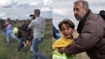 Osama Abdul Mohsen tratando de pasar con su hijo.