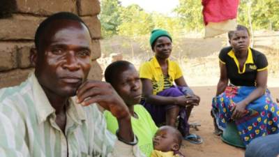 Eric Aniva es una de las 'hienas' que 'purifican' a las niñas vírgenes de Malawi. Foto BBC.