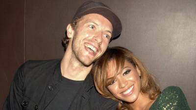 Chris Martin junto a Beyoncé.