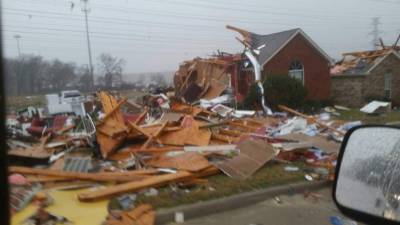 Cientos de viviendas han resultado dañadas a causa de los tornados. Fotos Ana Abarca.