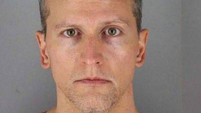 Chauvin presionó durante varios minutos su rodilla contra el cuello de Floyd pese a que el afirmaba que no podía respirar./