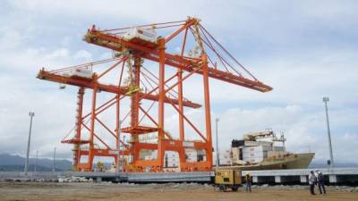 La llegada de las grúas Super Post Panamax aumentó la capacidad operativa de Puerto Cortés.