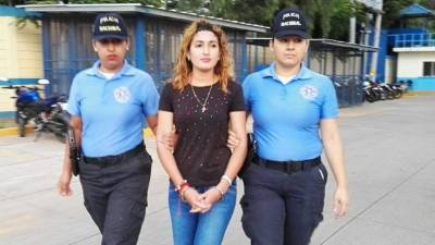 Kenia Midalis Caballero, en complicidad con un supuesto pandillero, planearon el secuestro y asesinato de un joven, al que sedujo para llevarlo hasta su casa y allí cometer el crimen.