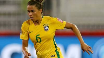 La futbolista se desempeña como lateral por la banda izquierda.