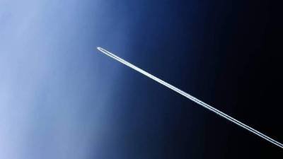 Aunque partes del cohete queden intactas tras su entrada en la atmósfera, hay grandes posibilidades de que se destruyan en el mar porque el 70% del planeta es agua.