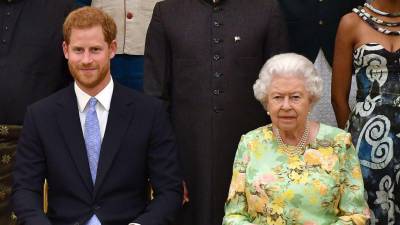 El príncipe Harry afirma haber mantenido una buena relación con la reina Isabel II pese a las acusaciones de su esposa contra la familia real.