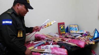 La pólvora fue encontrada oculta en cajas y debajo de la mercadería en varios puestos de los mercados de El Progreso.