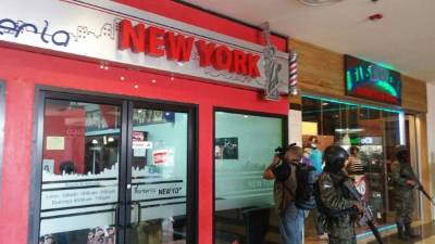 La barbería 'New York' fue asegurada esta mañana en el Mall Galerías del Valle.