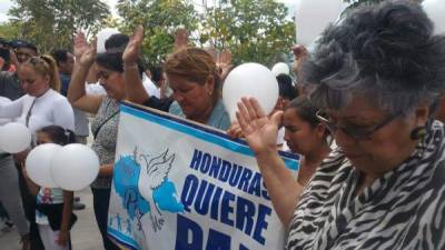 En Comayagua, simpatizantes y correligionarios del Partido Nacional lanzaron globos blanco.