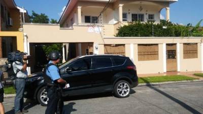 Se comenzó buscó a cuatro sujetos después de seguir a un vehículo, una camioneta Ford Escape, que trasladó a los sospechosos que llegaron a esconderse a la residencial Villas Makey.