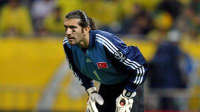 El portero Rustu Recber logró vencer a la pandemia del coronavirus.