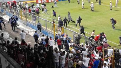 Se repite la historia: Invasión de aficionados interrumpió el clásico Olimpia - Motagua