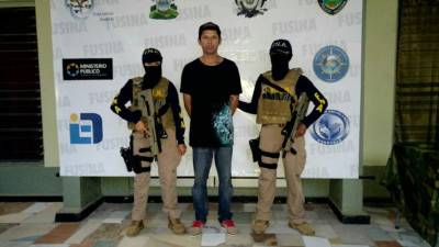 Los agentes capturaron al sospechoso.