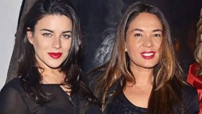 Yolanda Andrade junto a su novia Melissa Galindo.