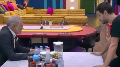 Adrián Marcelo vuelve a amenazar a Arath de la Torre.