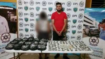 Jaron Castellanos y la menor junto a la droga.