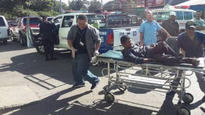Una persona herida es trasladada de emergencia al Hospital Escuela de Tegucigalpa.