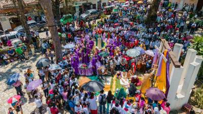 En Gracias, Lempira, los católicos devotos de Jesús participaron de lleno en las actividades del Viernes Santo, tanto en la procesión de la mañana como en el Santo Entierro por la tarde. Igual se vivió en La Ceiba, donde el viacrucis fue encabezado por el obispo Miguel Leniham.