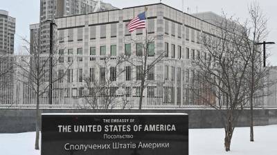 Estados Unidos ya retiró gran parte de sus diplomáticos de Kiev y anuncia ahora el traslado de la embajada.