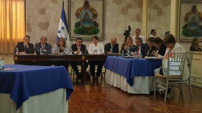 Siete de los 15 aspirantes son recibidos este lunes en el Congreso Nacional.